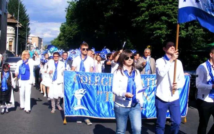 Parada elevilor Colegiului Naţional Traian FOTO Corina Macavei