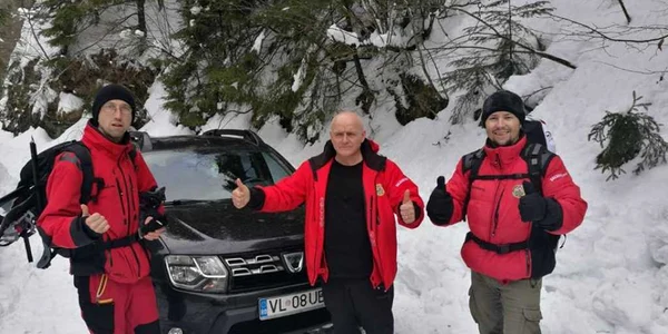 Salvamont Operaţiunea de salvare a cabanierului de la Petrimanu Foto SPJ Salvamont Vâlcea