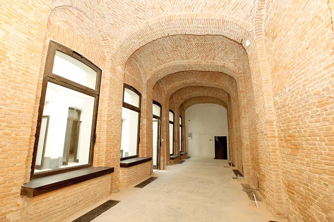 Hanul Gabroveni.  Consolidarea,  restaurarea şi  modernizarea  hanului din  Centrul Vechi –  30 august 2014