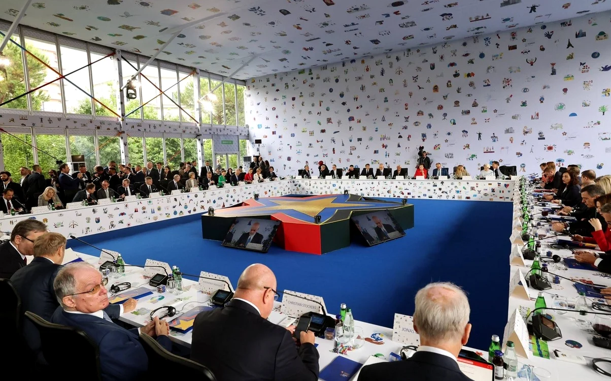 Negocierile de pace de la Istanbul au avut loc într-un format trilateral FOTO Profimedia 