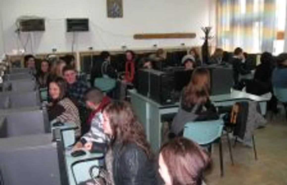 Profesorii rădăuţeni vor fi în grevă japoneză. Foto arhivă