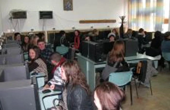 Profesorii rădăuţeni vor fi în grevă japoneză. Foto arhivă
