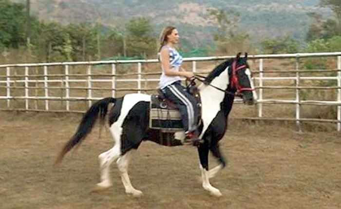 Lulia, așa cum o numesc indienii, se simte ca acasă la ferma iubitului ei