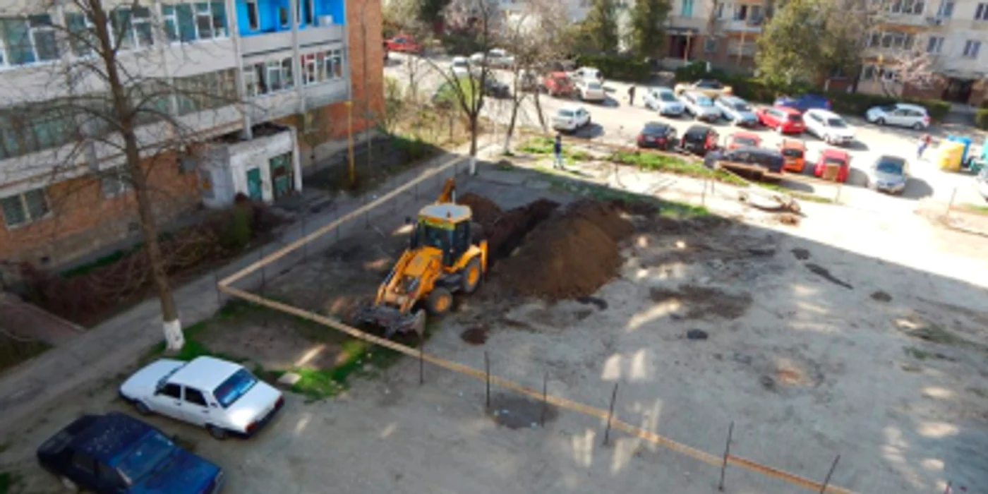 Biserică în loc de parcare şi loc de joacă la Constanţa Sursa foto Baricada Verde