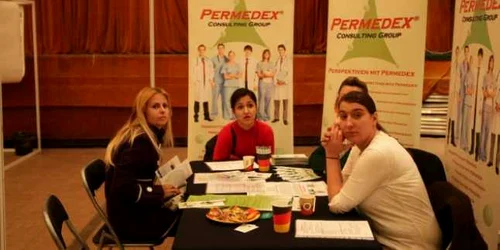 Lucia Cernea (foto stânga), medic rezident la Craiova, este dezamăgită de sistemul medical românesc