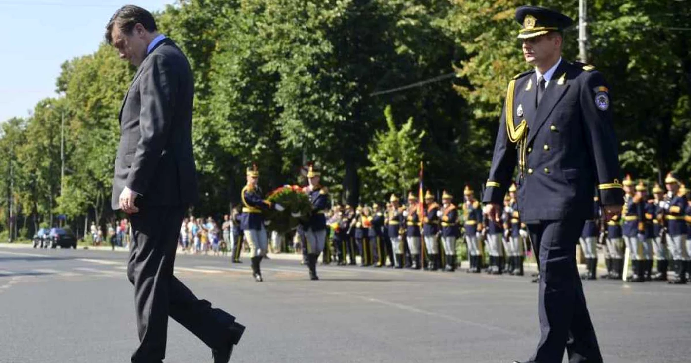 
		    Crin Antonescu a participat la ceremonia dedicată Zilei Aviaţiei FOTO: Mediafax		