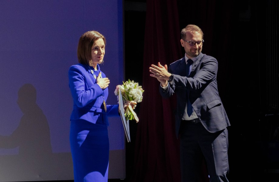 Cine și cum a decis valoarea premiului acordat de Timișoara președintei Republicii Moldova. ONG-ul care va face plata