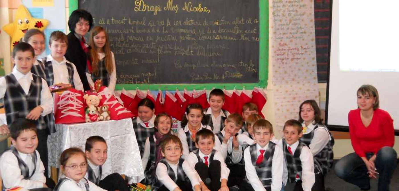 Elevii clasei a IV-a E şi-au donat jucăriile copiilor sărmani