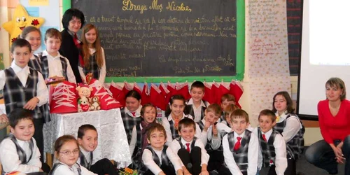 Elevii clasei a IV-a E şi-au donat jucăriile copiilor sărmani