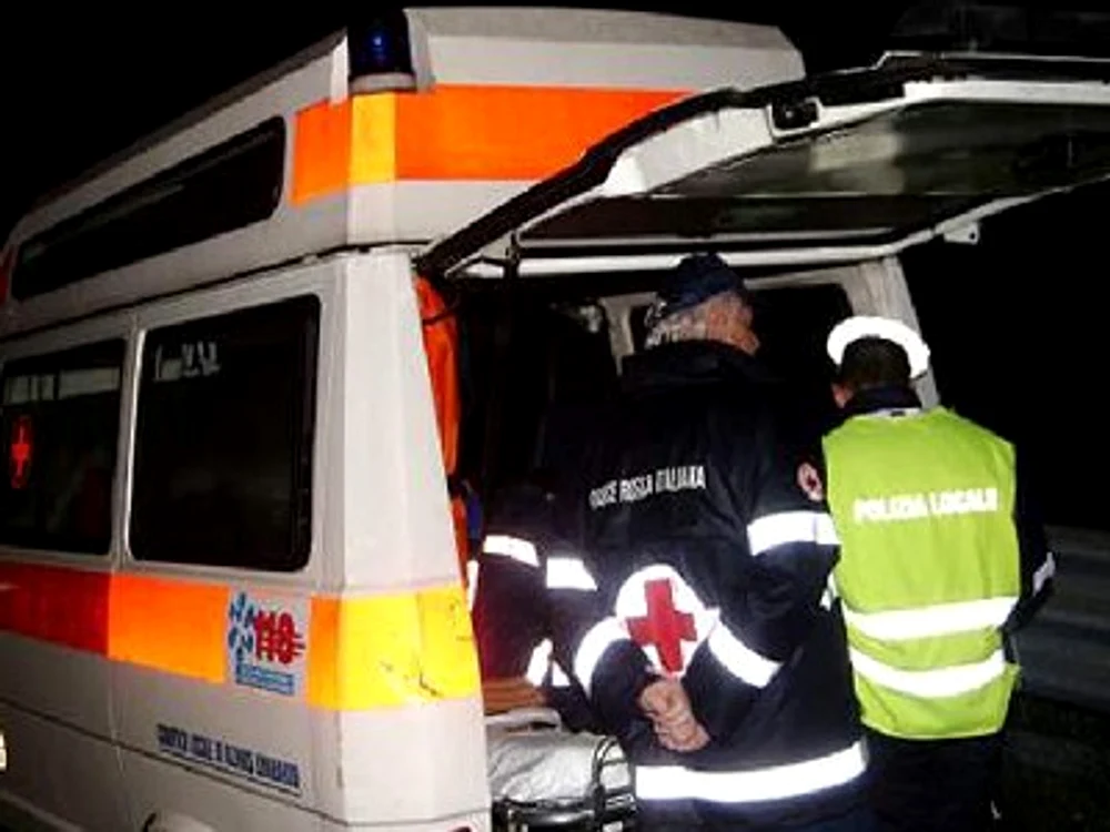 
    Supravieţuitorii au fost transportaţi la spital  