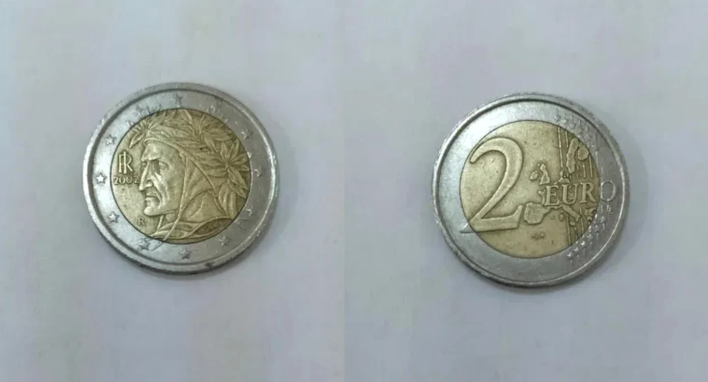 Moneda se vinde cu 2500 de lei / foto: olx.ro