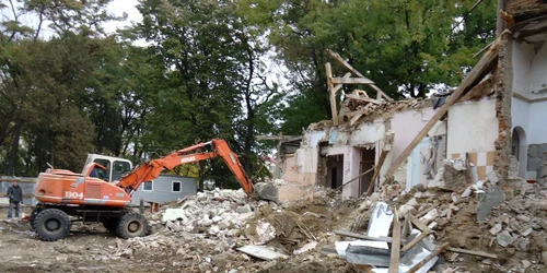 Monumentul a fost făcut una cu pământul