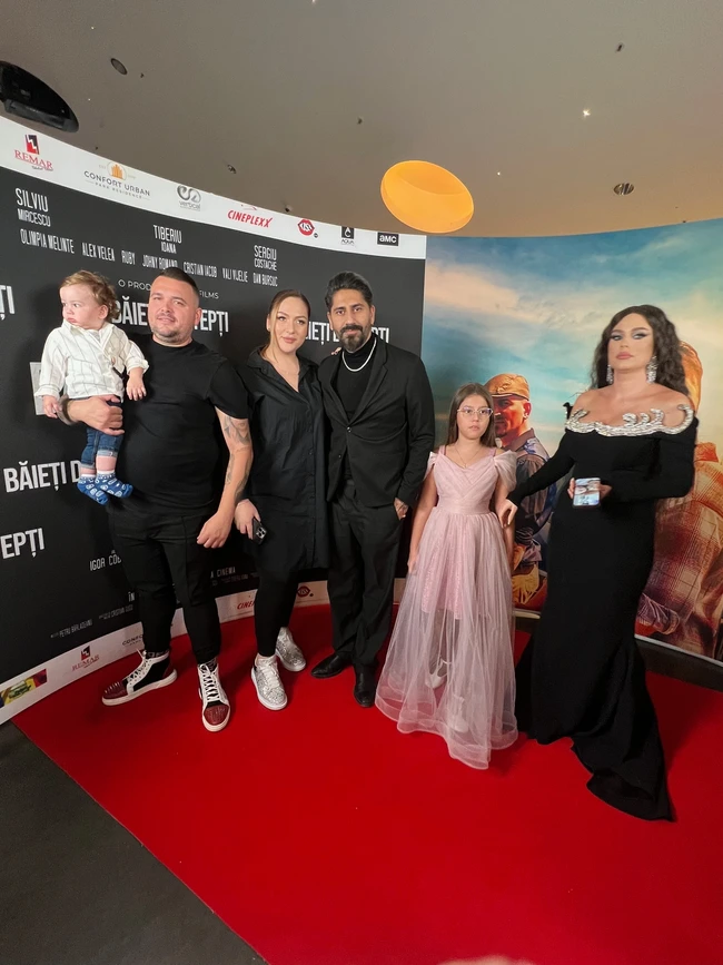 Ce familie frumoasa are Connect-R! Artistul si Misha, alaturi de fiica lor la avanpremiera filmului in care joaca Maya