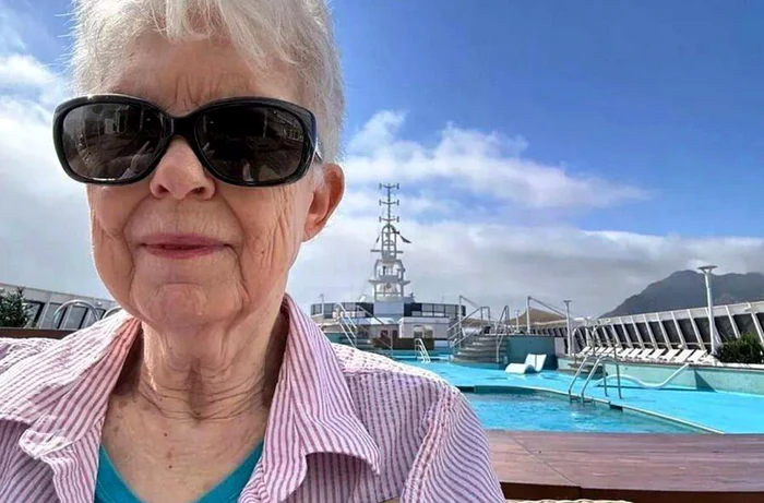 O bunică de 77 de ani și-a vândut casa pentru a trăi pe mare timp de 15 ani: „În sfârșit pot să fac ceea ce mi-am dorit de ani de zile”