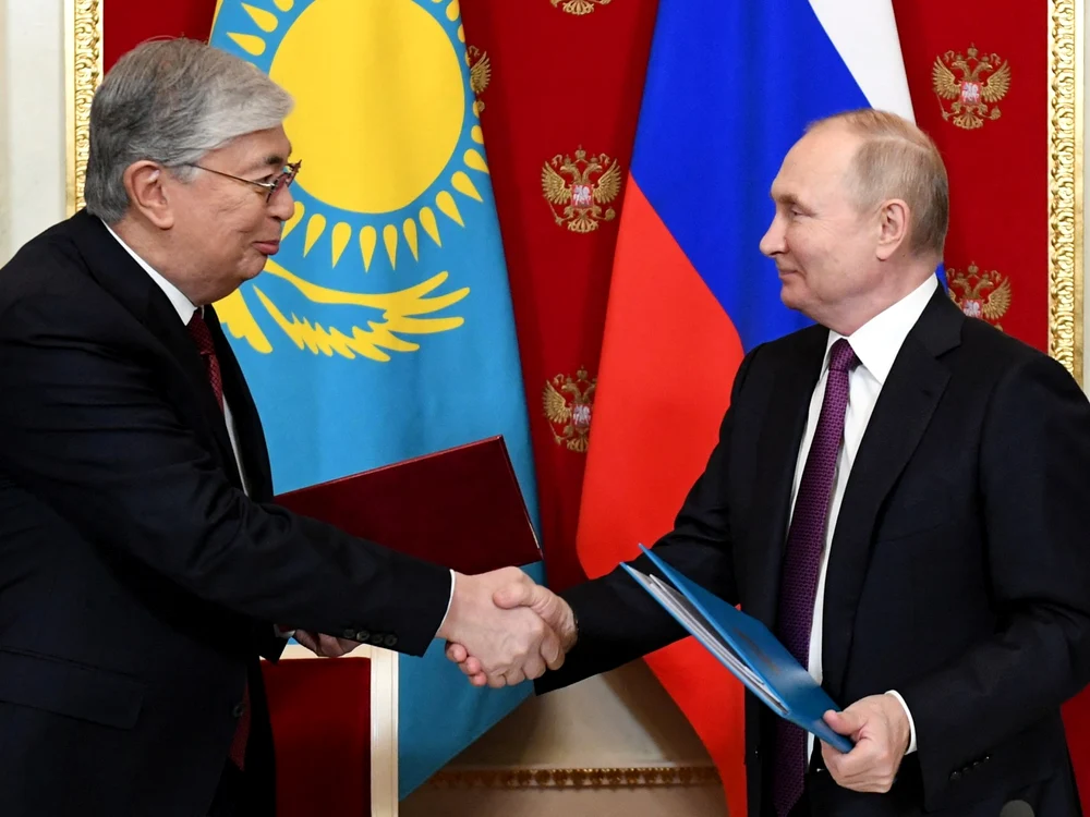 Președintele kazah Kassym-Iomart Tokayev și Vladimir Putin