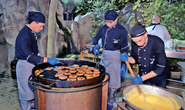 Hang şi Hung au învăţat repede şi acum se descurcă singuri  