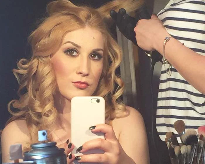 
    Adda este una dintre artistele care adoră selfie-urile FOTO: Arhiva personală  