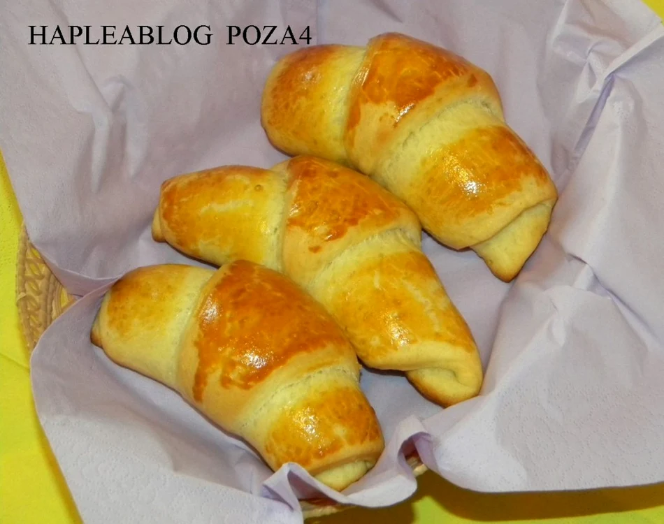 croissante cu ciocolata 4 1024x808 jpeg