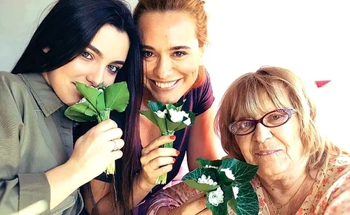 1 andreea esca si mama sa 6 jpg jpeg