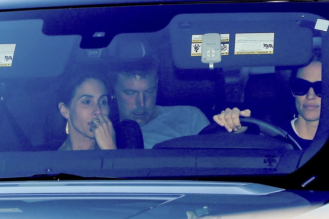 Jennifer Garner shows up to rescue Ben Affleck and check him into rehab! jpeg