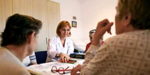 La Oxxygene Alzheimer Center, cu ajutorul unui psiholog, bolnavii iau parte la activităţi care le stimulează capacităţile cognitive