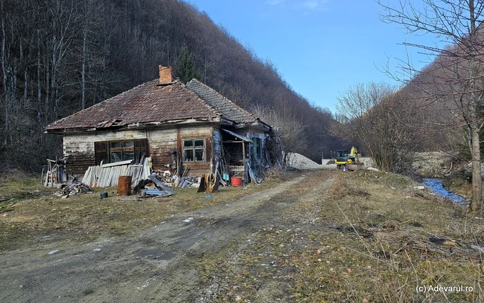 Fostă cabană a IFET. Foto: Daniel Guță. ADEVĂRUL