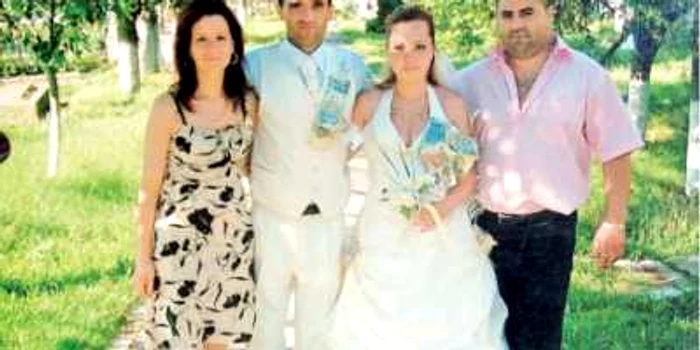 Victima Marin Cârstea (primul din dreapta), într-o fotografie din vara trecută
