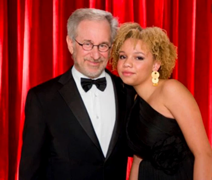 
    Steven Spielberg, împreună cu fiica, Mikaela  