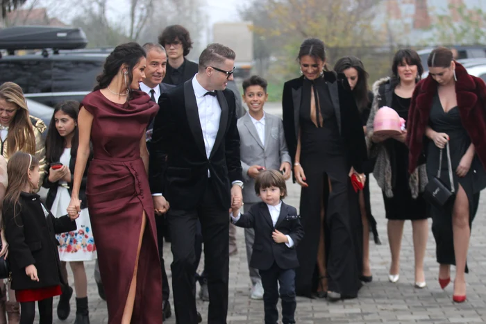 Și frățiorii micuței Leah a fost eleganți pentru eveniment 