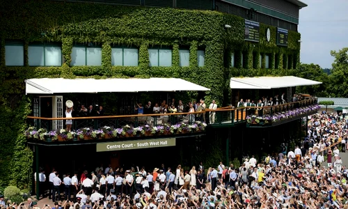 halep simona trofeu wimbledon gettyimages 1161778785 jpeg