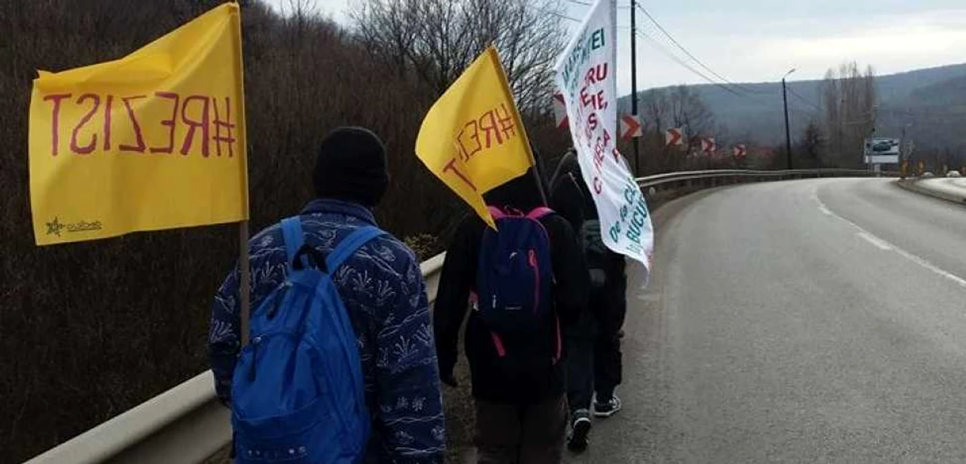 Marş pe jos spre Bucuresti FOTO Facebook Coruptia ucide