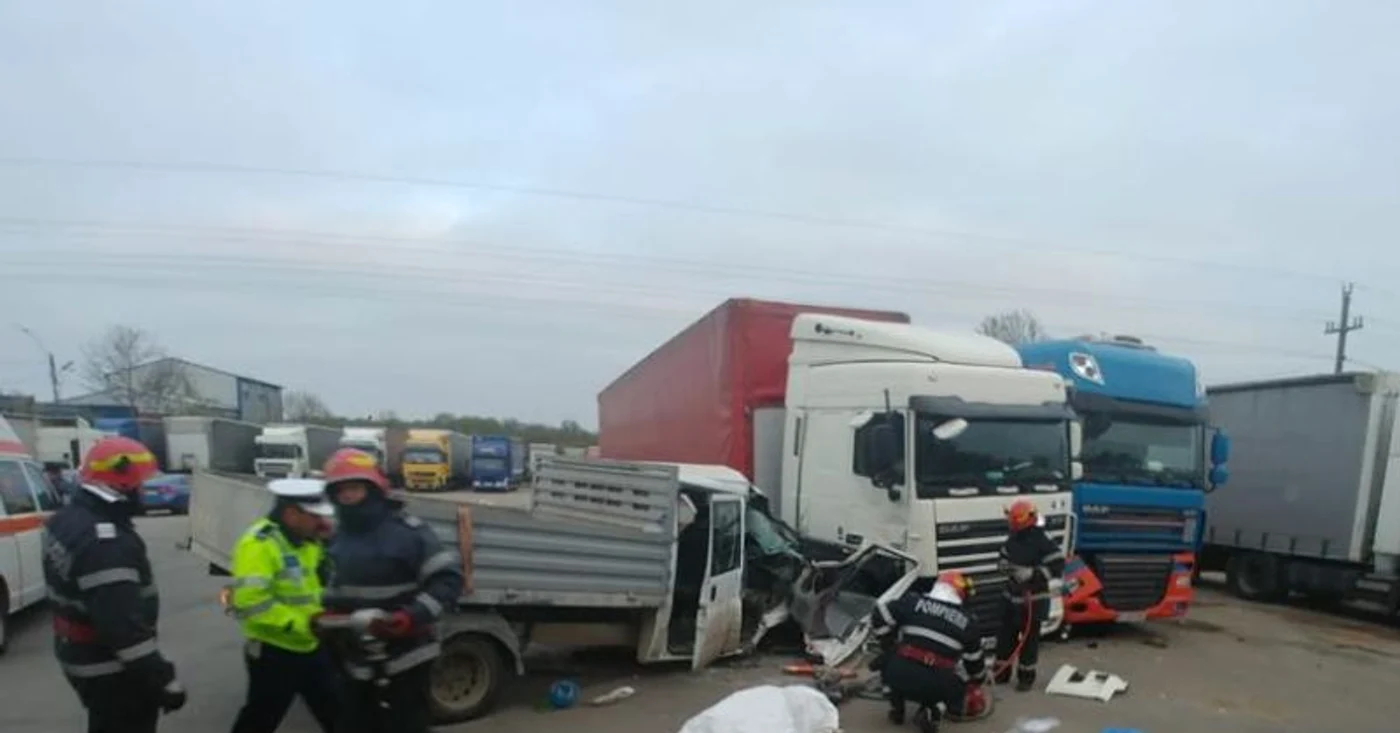 Autoutilitara a intrat in coliziune cu un alt autoturismFoto: ISU
