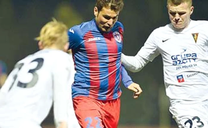 Adrian Mutu are câteva kilograme în plus, iar “șunculițele” se văd sub tricoul mulat