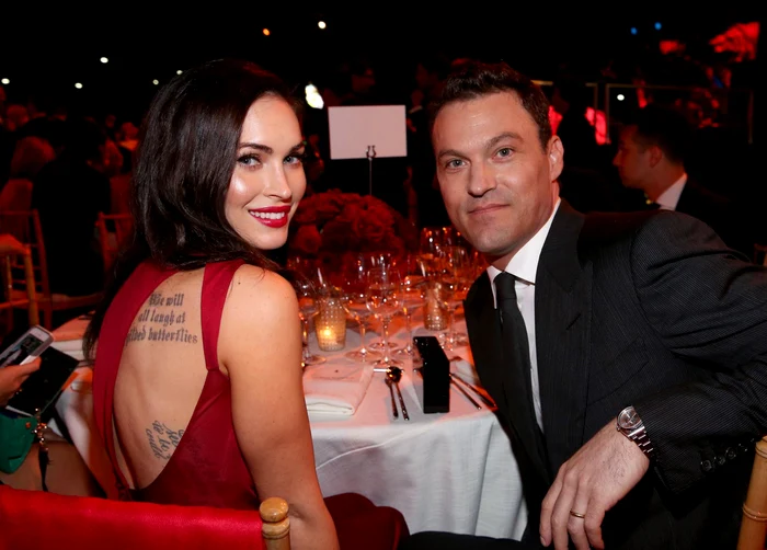 Megan Fox a ieșit la plimbare cu cei trei copii și soțul său Foto profimedia