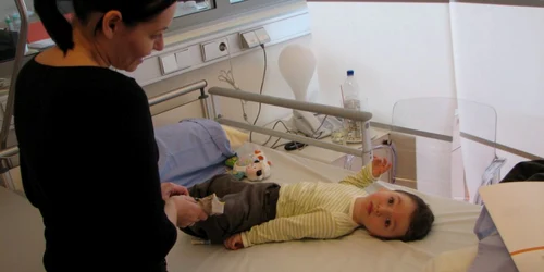 Bucureşti: Copil distrus de medici,părinţii dau în judecată instituţiile statului