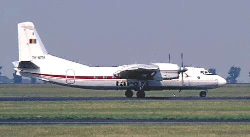 Avion Antonov în dotarea Tarom, înainte de 1989 (© Arhivă / Udo Haafke Wikimedia Commons)