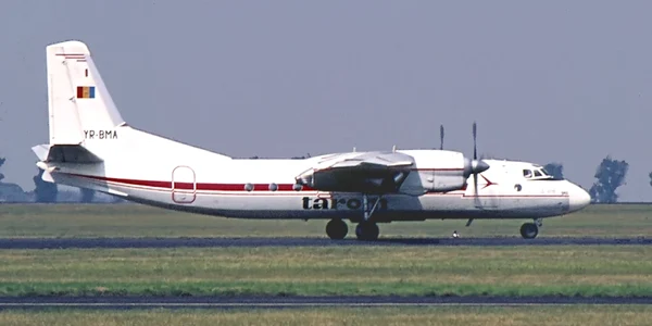 Avion Antonov în dotarea Tarom, înainte de 1989 (© Arhivă / Udo Haafke Wikimedia Commons)