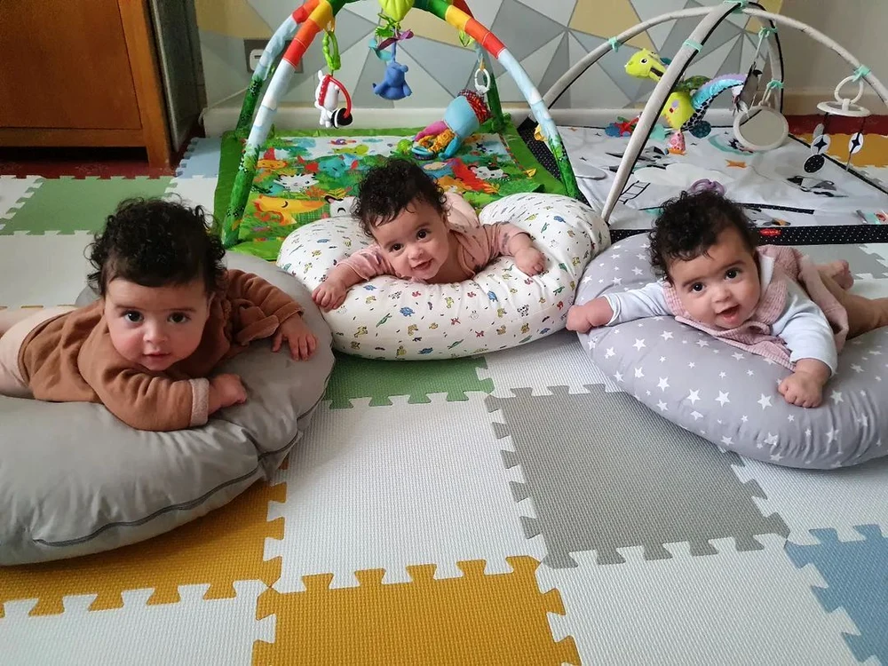 Există o localitate la noi în țară unde se nasc mulți gemeni și tripleți. Foto: Click.