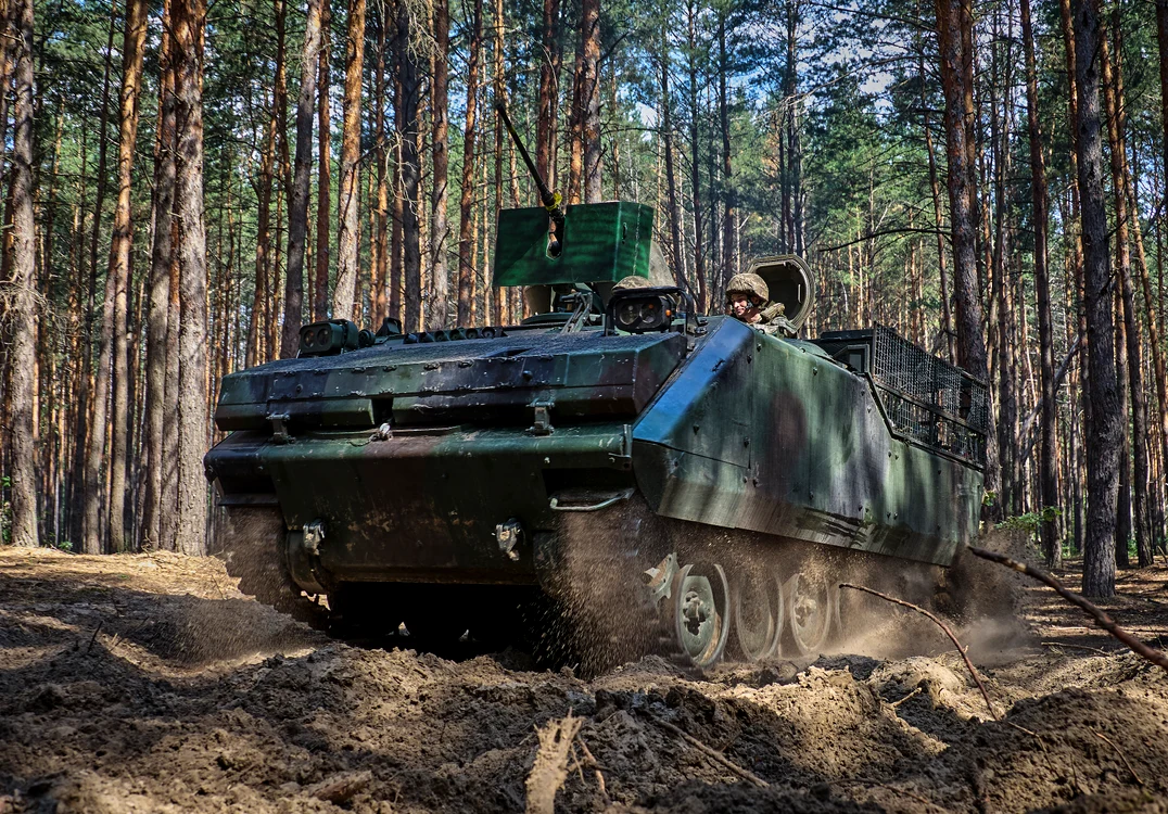 Militarii ucraineni din Brigada 57 Motorizată se regrupează într-o locație din Harkov FOTO EPA-EFE