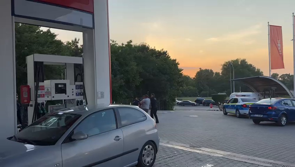 Imagini incredibile în Constanța: polițiști și civili s-au luptat din greu să rețină un scandalagiu VIDEO