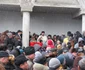 Înghesuială la aghiasmă