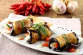 Rulouri aperitiv cu vinete  Sursa foto shutterstock 123673024 jpg