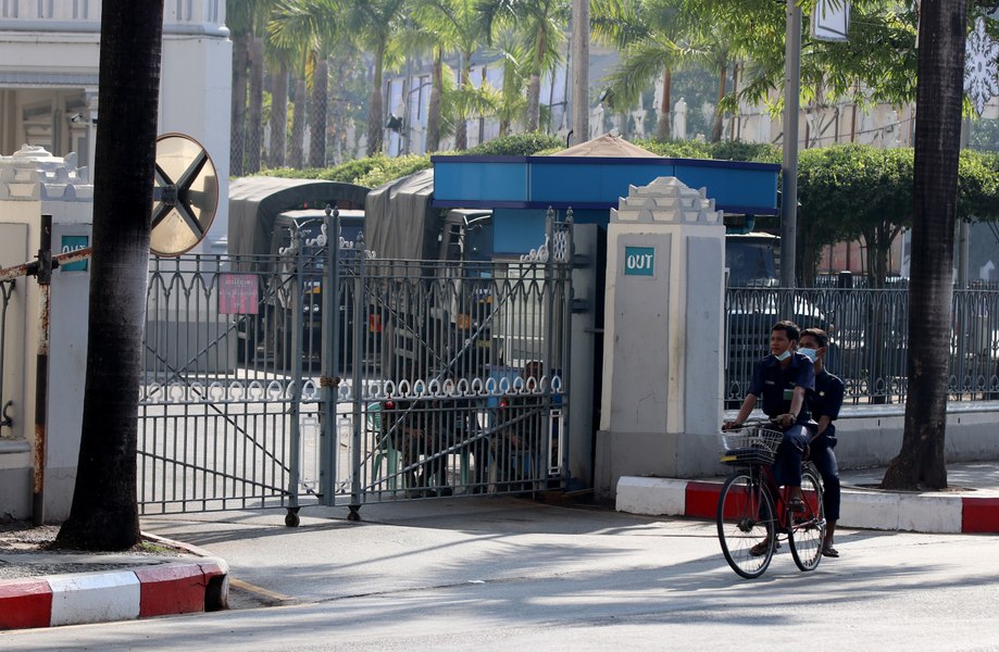 Cinci oficiali ucişi şi unsprezece răniţi într-un atac cu bombe în Myanmar