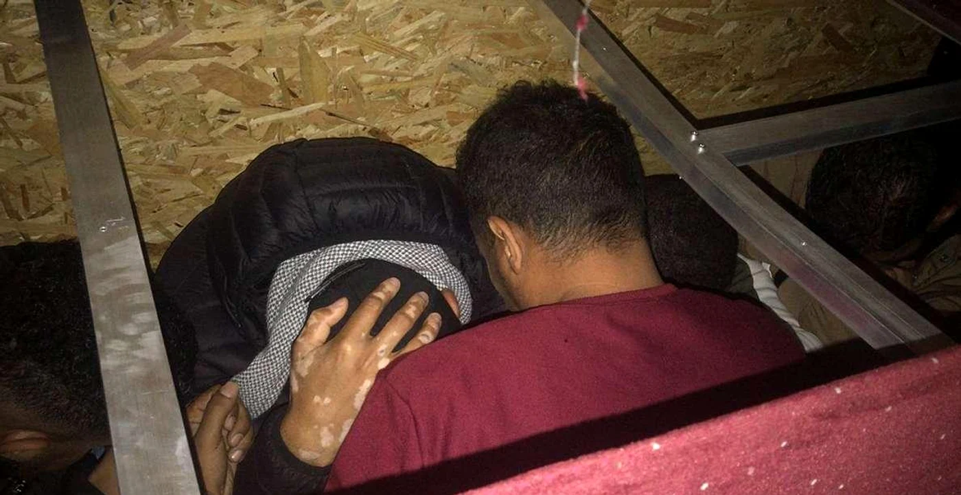 Migranții erau ascunși în spații special create și transportați ca pe niște animale