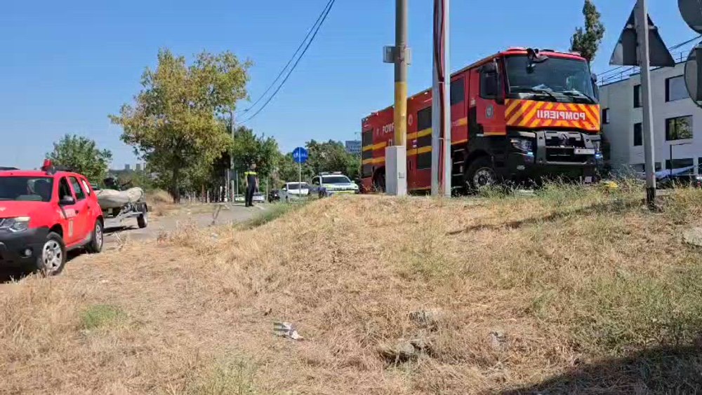 Bărbat din Craiova, în pericol de înec. S-a răsturnat cu caiacul pe râul Olt. Au intervenit pompierii