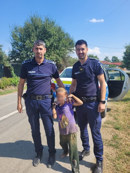 Copil de 7 ani, plecat de acasă, găsit la zece kilometri depărtare. „S-a dus să-și plimbe câinii“