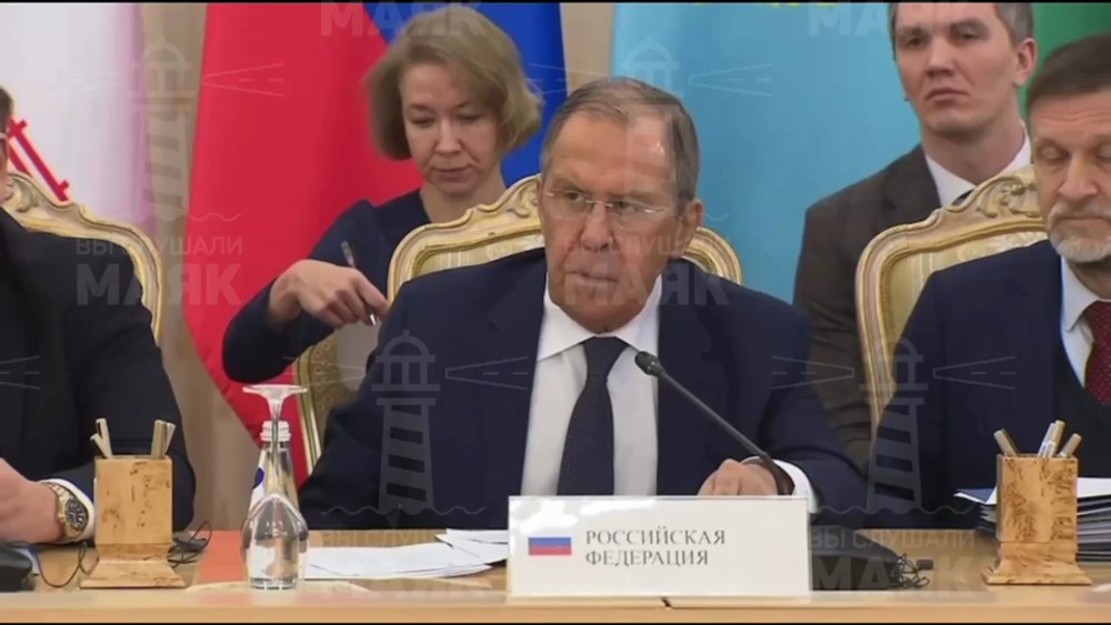 Ministrul rus de Externe Serghei Lavrov renunță la iPhone în favoarea unui smarphone chinezesc VIDEO