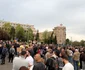 Manifestanții au venit cu diferite mesaje de sprijin pentru actualul premier / foto: Știrile Pro TV