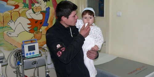 Bărbatul a venit într-un suflet la spital să îşi vadă fetiţa 