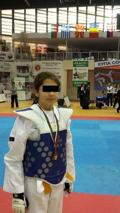 
    Ele sunt cele 5 fete bătăuşe FOTO: Arhiva personală  